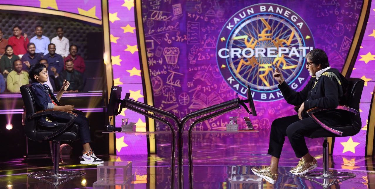 In KBC 14 Mr Amitabh Bachchan teaches little wiz kid , how to snap and whistle!