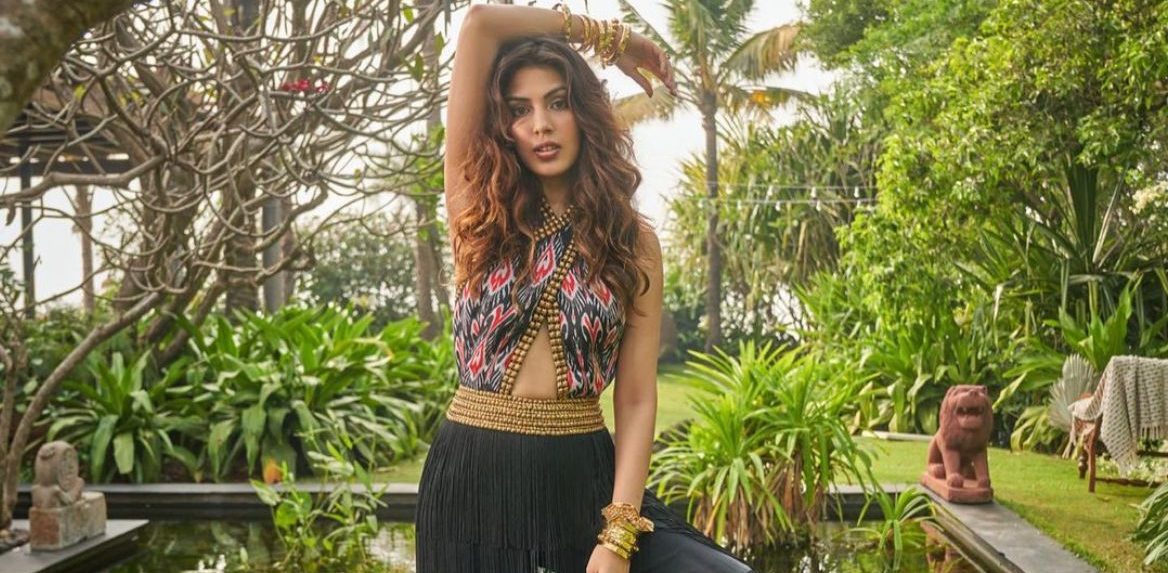 Rhea Chakraborty charms her fans with her magical photoshoot!