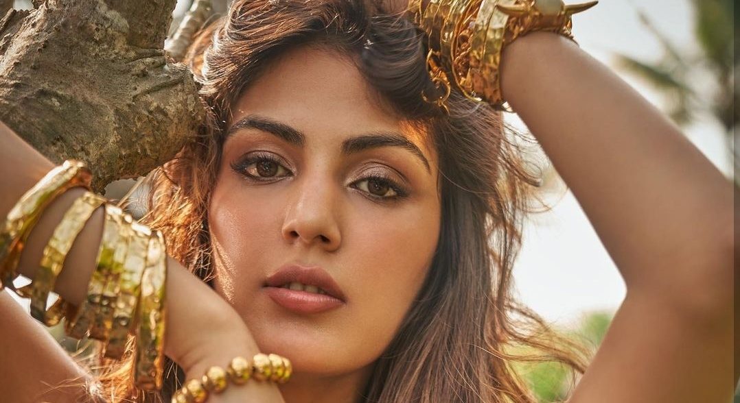 Rhea Chakraborty’s photos give holiday vibes!