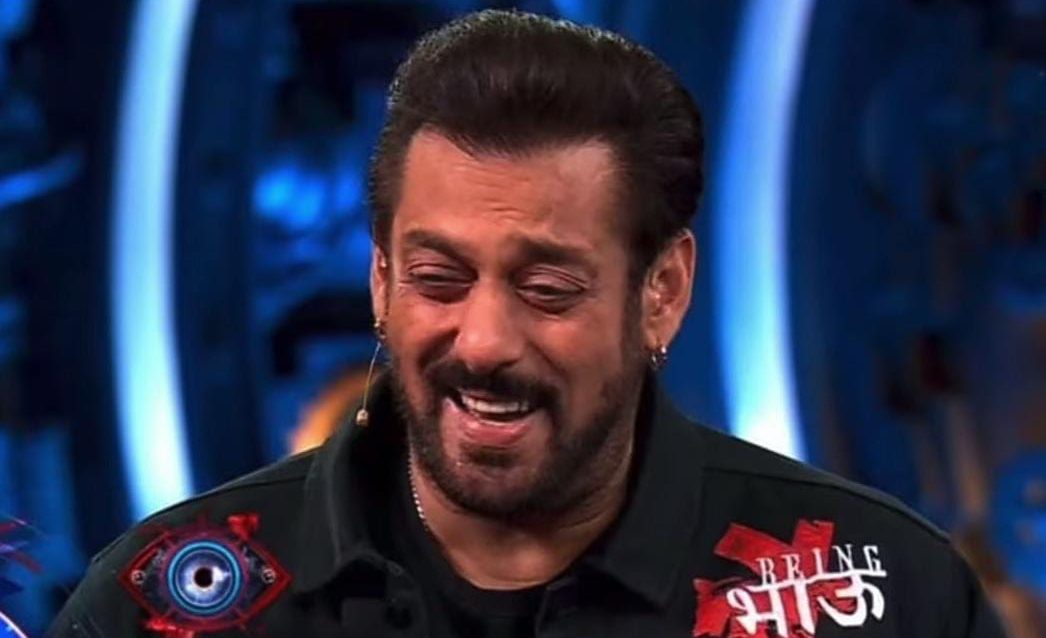 Salman Bhai wears a jacket with wordings ‘Being Bhau’ while hosting BB16, gifted by Riteish Deshmukh!