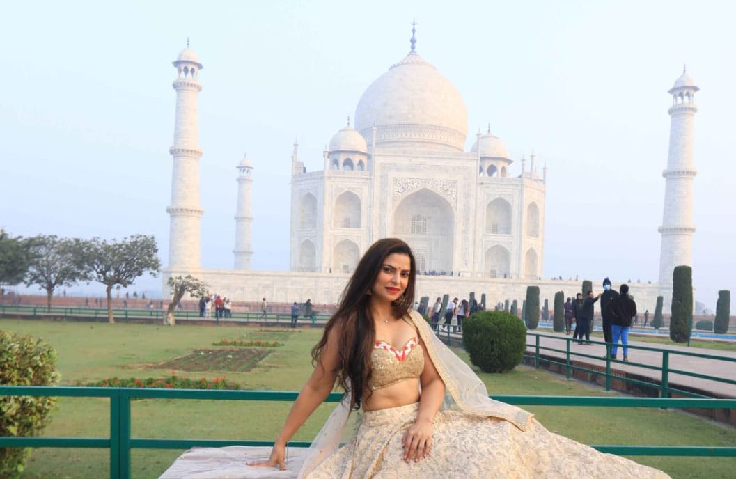 Aastha Rawal praises the beauty of one of the seven wonders of the world, Taj Mahal, Agra!