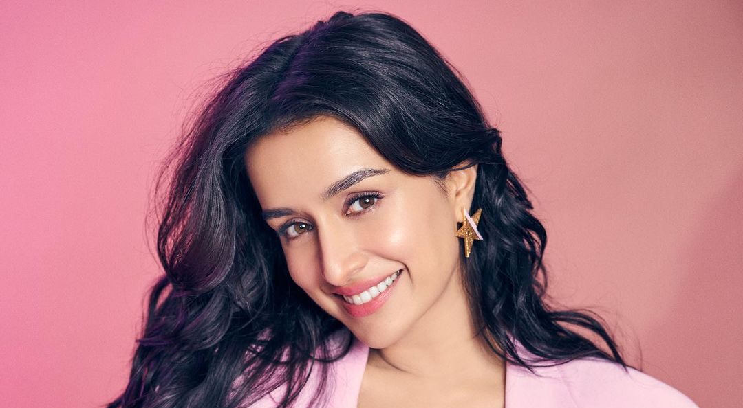 TJMM’s “Jhooti” Shraddha Kapoor and her fans have fun conservation!