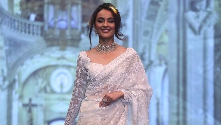 Seerat Kapoor walks the ramp for the Teach for Change fundraiser!