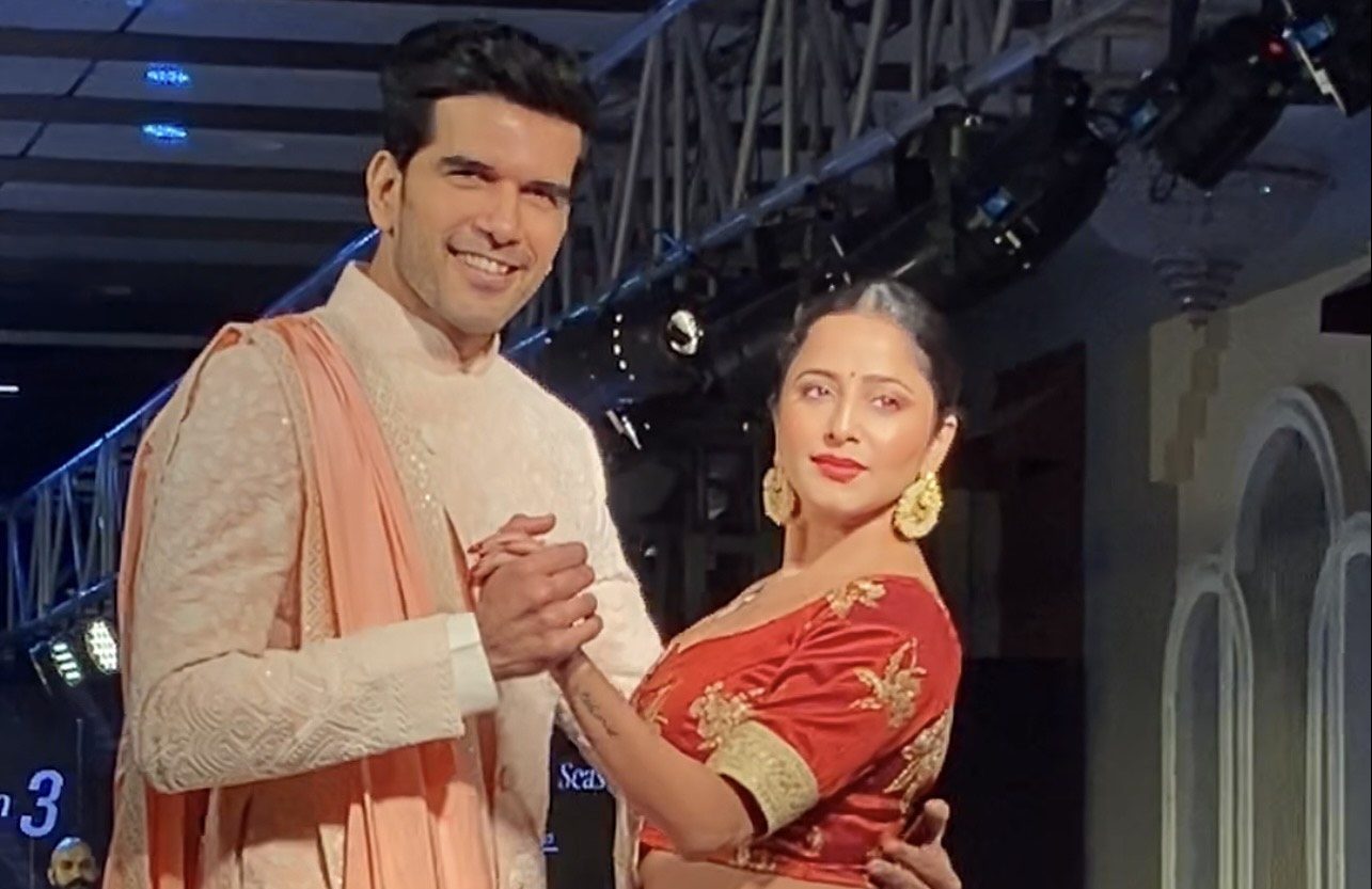 Sexy and glamorous Kate Sharma dons traditional dress for fashion designer Mehul Suthar!