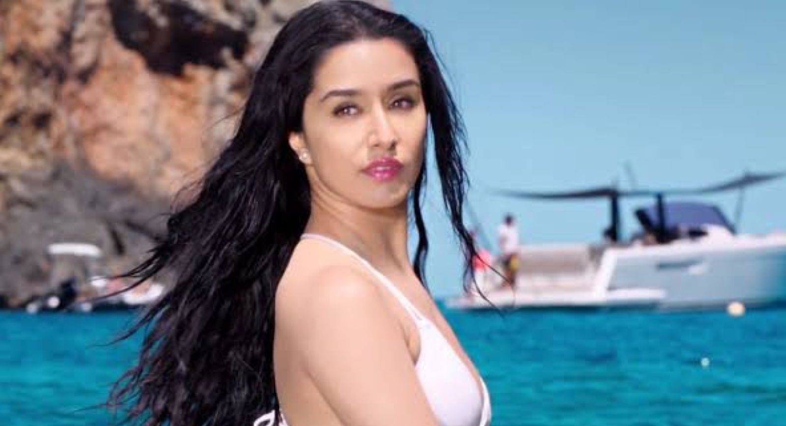 Audiences can barely take eyes off Shraddha Kapoor’s magnetic presence in “Tu Jhoothi Main Makkaar”!