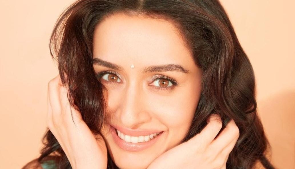 TJMM actor Monica Chaudhary is overwhelmed with a generous gesture from Shraddha Kapoor!