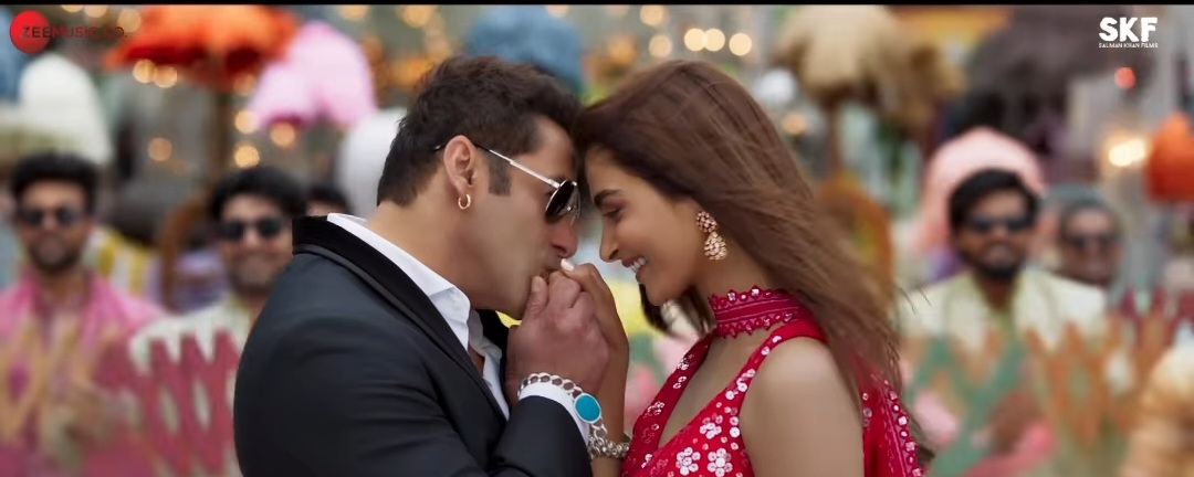 ‘Billi Billi’ takes the Internet by storm, Salman-Pooja chemistry is the icing on the cake!