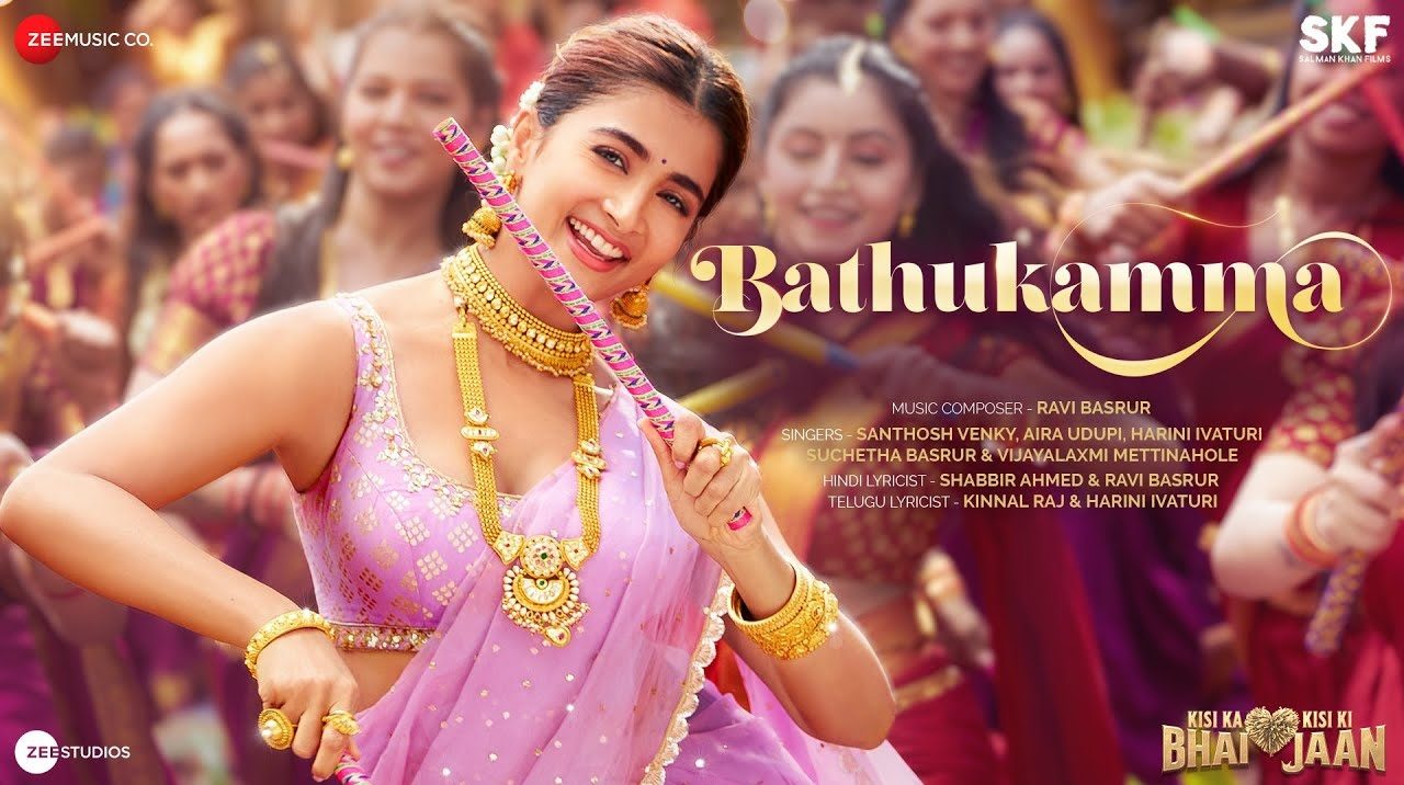 Pooja Hegde’s traditional dance moves in the ‘Bathukama’ song have left her fans mesmerized!