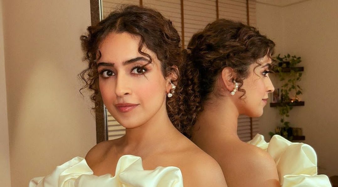 Sanya Malhotra was seen grooving in her blue hued room!