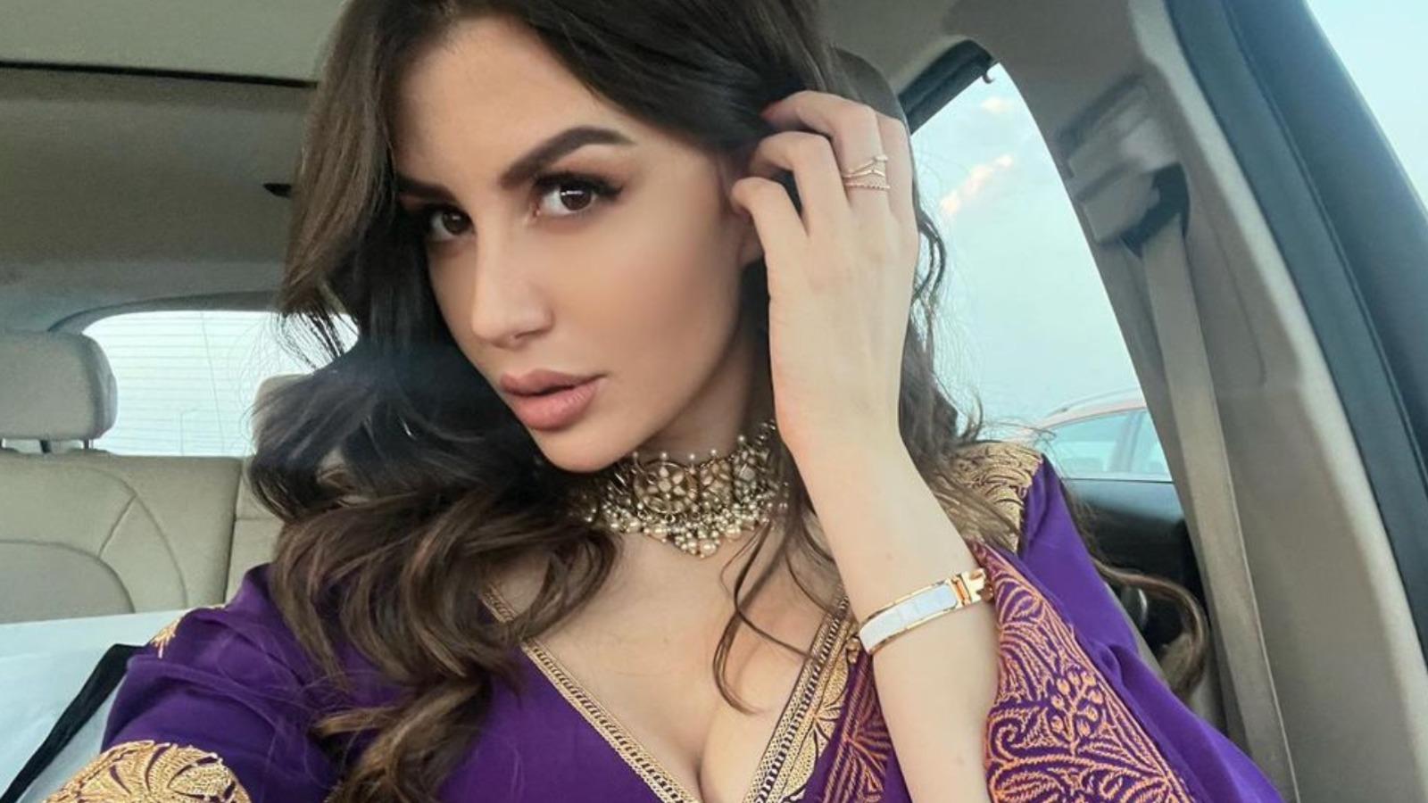 Giorgia Andriani aces her ethnic look in a purple saree!