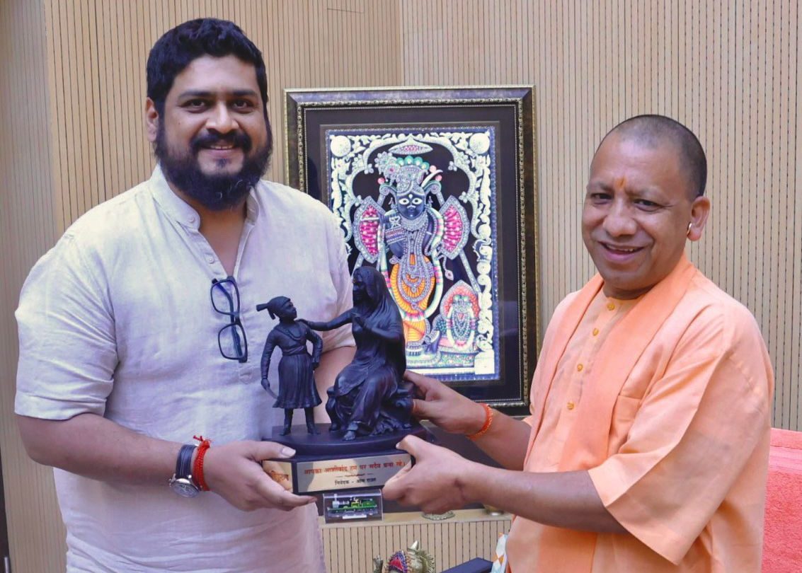 ‘Adipurush’ director Om Raut  shares a heartwarming picture  with UP CM Yogi Adityanath!