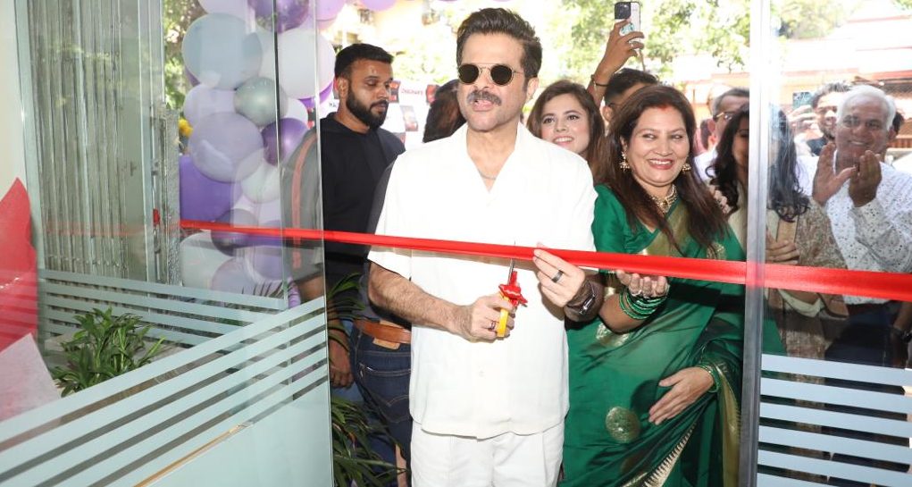 Anil Kapoor inaugurates his Make Up Artist’s Salon!