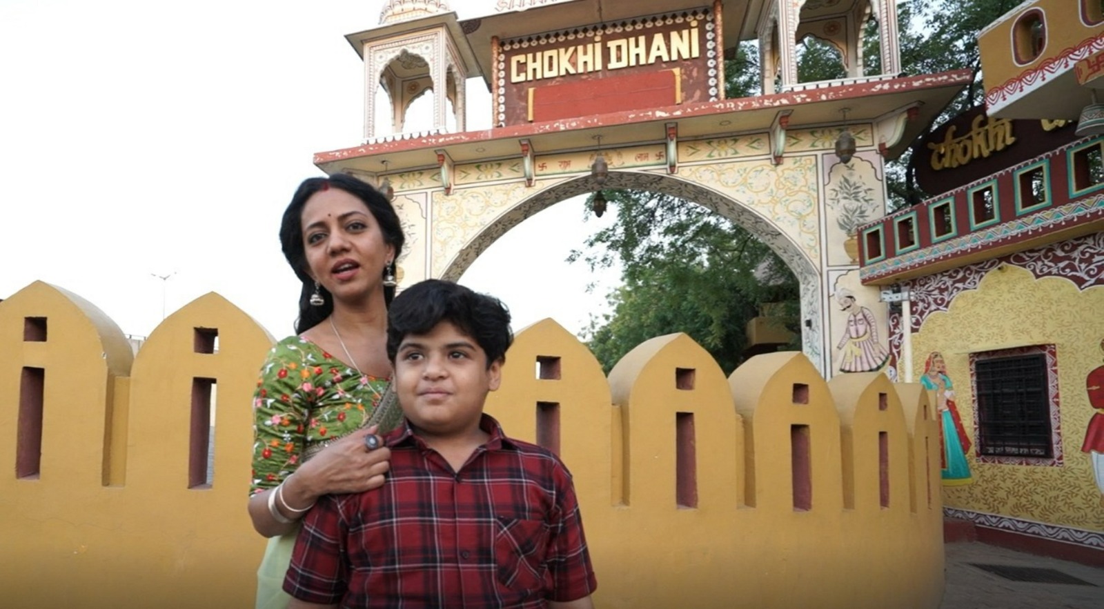 Doosri Maa’s mother-son duo,  Neha Joshi and Aayudh Bhanushali paint the Pink city Red!