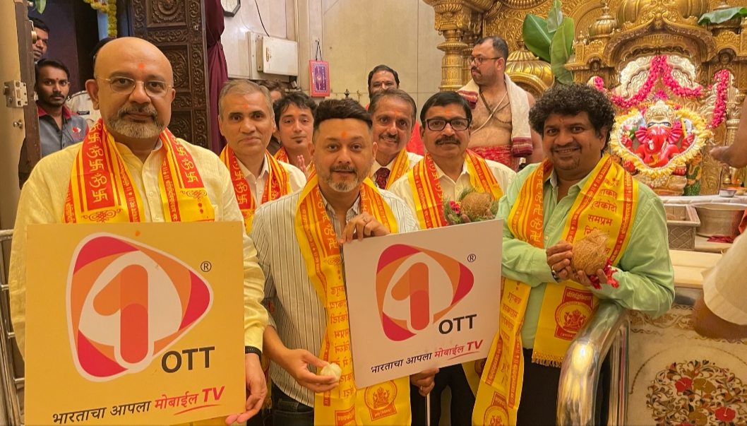 The founder members of 1 OTT, including Swwapnil Joshi, visit Siddhivinayak Temple in Mumbai!