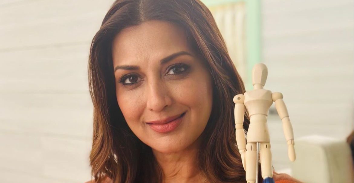 Sonali Bendre participates in the #BluePledge campaign!