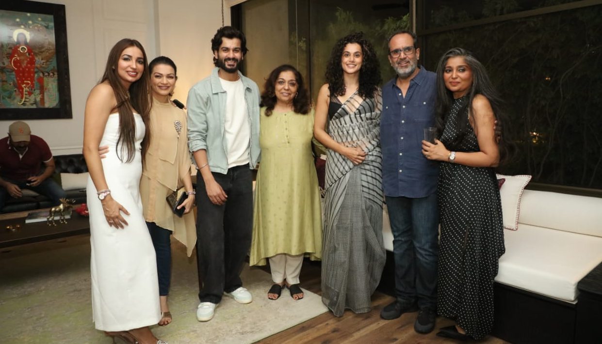 Celebrities including Kriti Sanon, Taapsee Pannu attend Kanika Dhillon and Himanshu Sharma’s housewarming party!