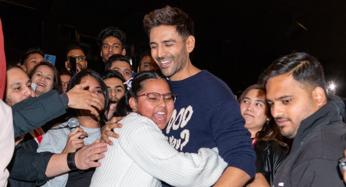 Kartik Aaryan gets the cutest marriage proposal from a fan in Melbourne!