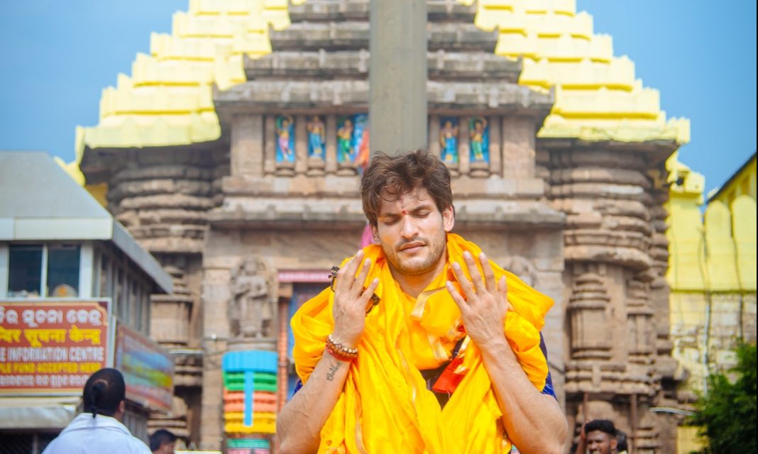 Commando OTT star Prem Parija visits Jagannath Temple in Orissa!