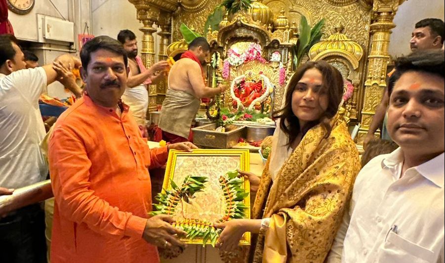 Fukrey 3 actor Richa Chadha seeks blessings from Siddhivinayak!