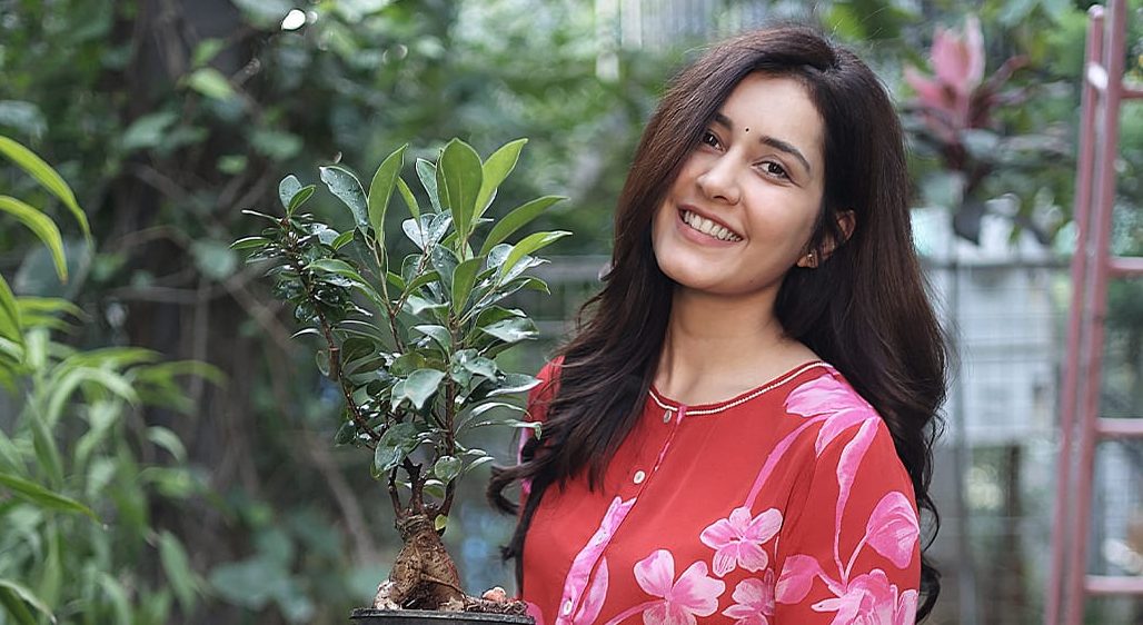 Raashi Khanna ‘Green Birthday’!