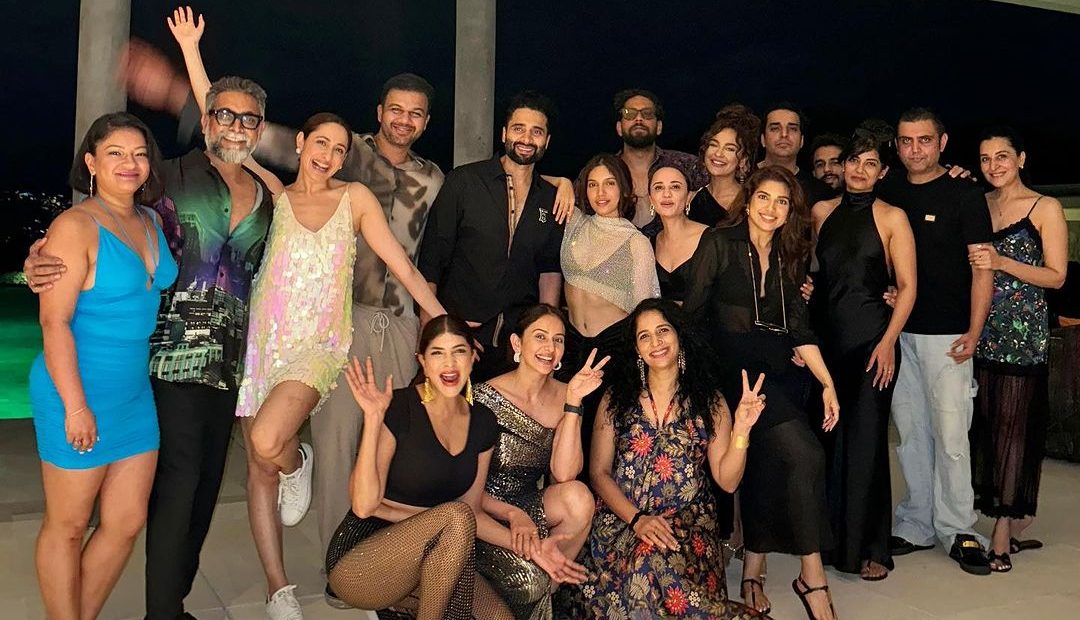 Seerat Kapoor welcomes  New Year from Samui Thailand with Rakul Preet, Bhumi Pednekar and others!