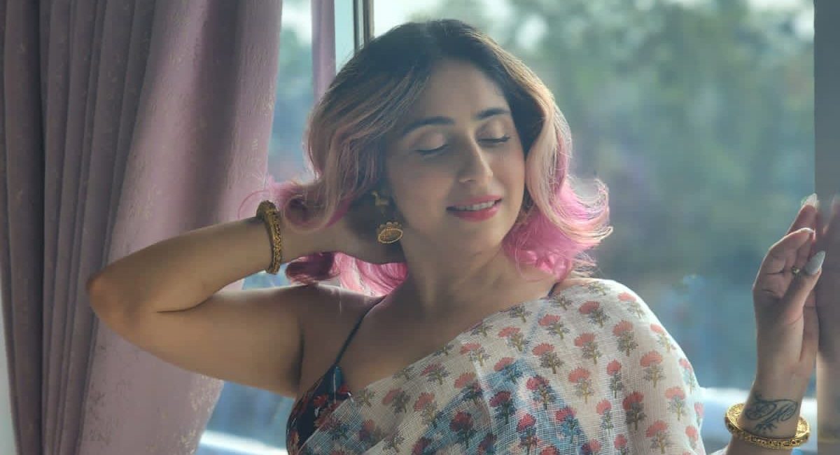 Neha Bhasin is a trendsetter when it comes to fashion!