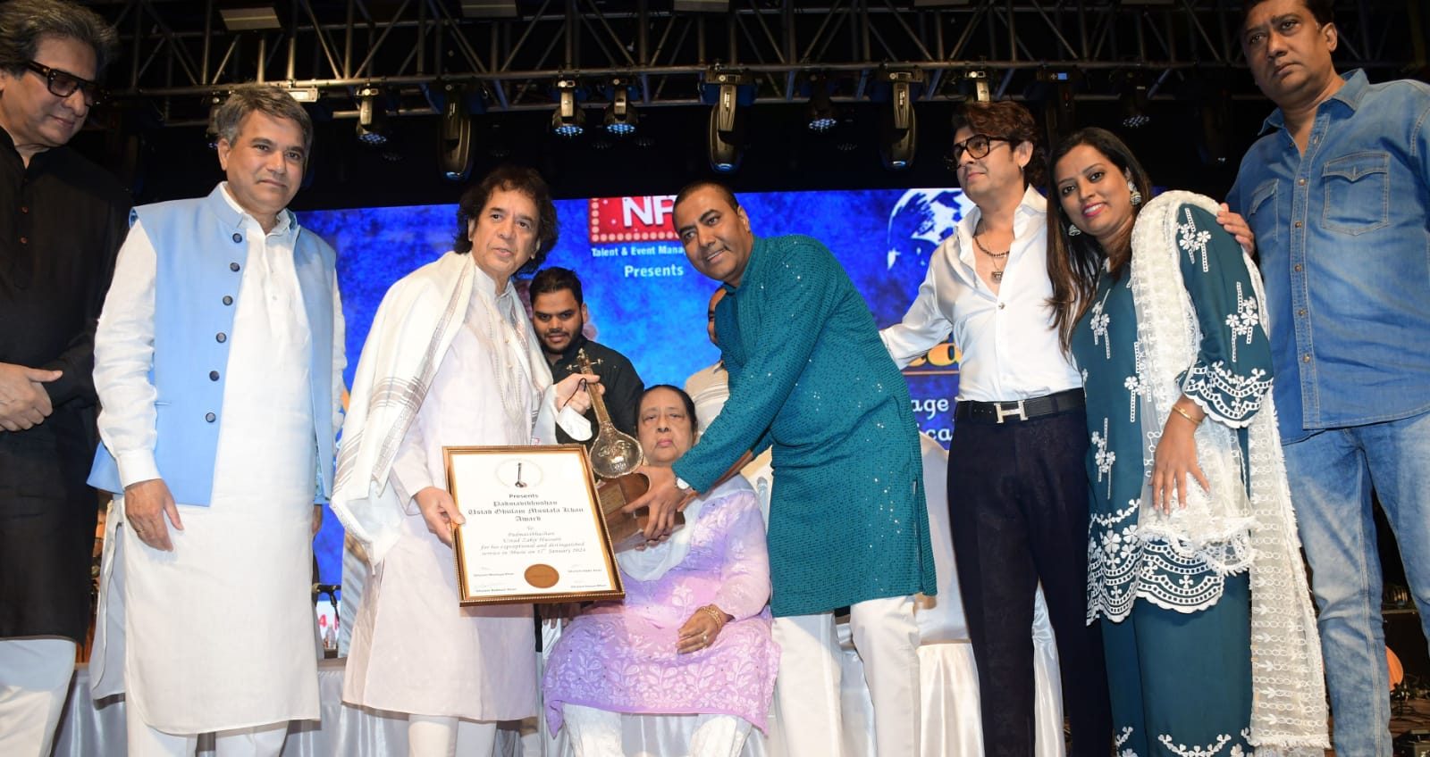 Ustad Zakir Hussain conferred upon the Padma Vibhushan Ustad Ghulam Mustafa Khan Award!