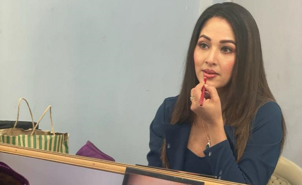 BGPH’s Vidisha Srivastava personally does her makeup!