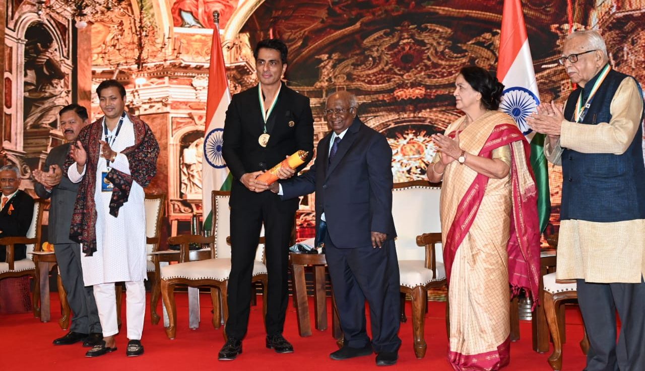 For humanitarian contributions, Sonu Sood conferred with ‘Champions of Change’ Award!