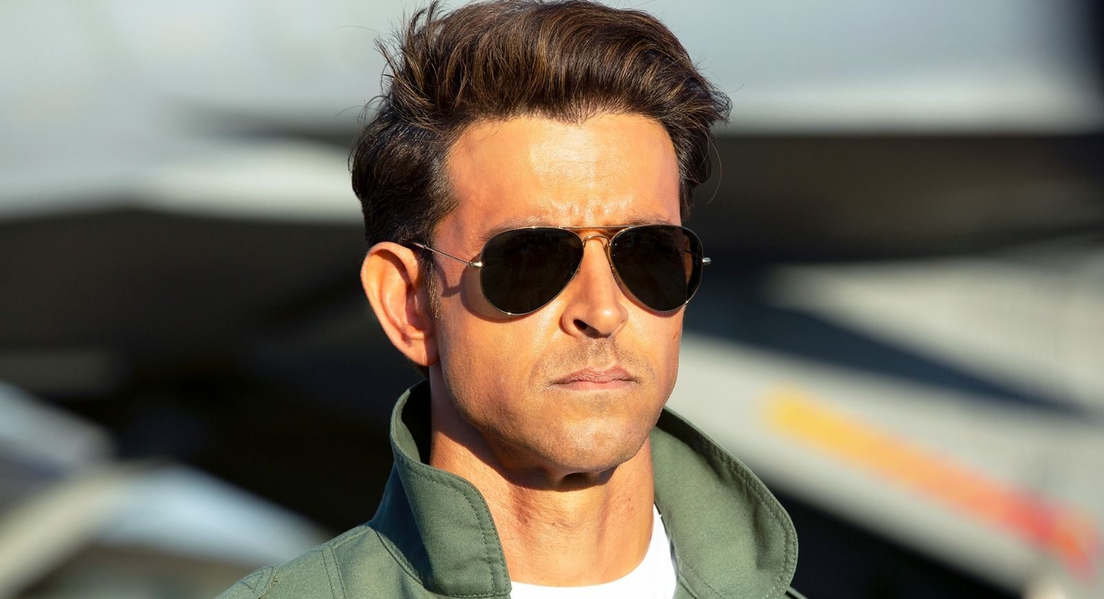 Hrithik Roshan relishes on a cheat meal after 14 months of prep for ‘Fighter’!