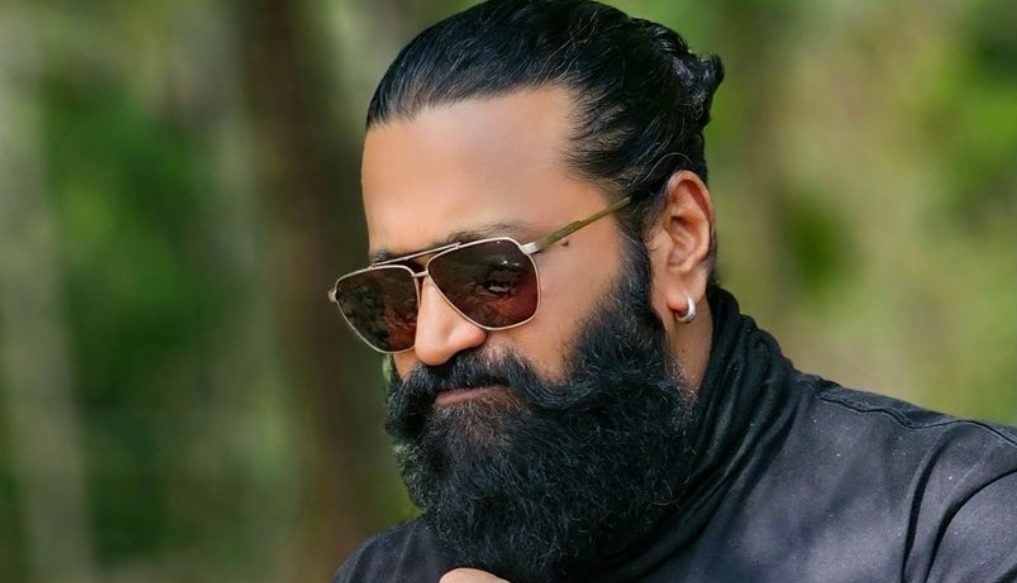 Rishab Shetty surprises the fans with his new look!