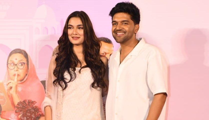 At ‘KKHJ’ trailer launch  Guru Randhawa gets compared to Dharmendra!