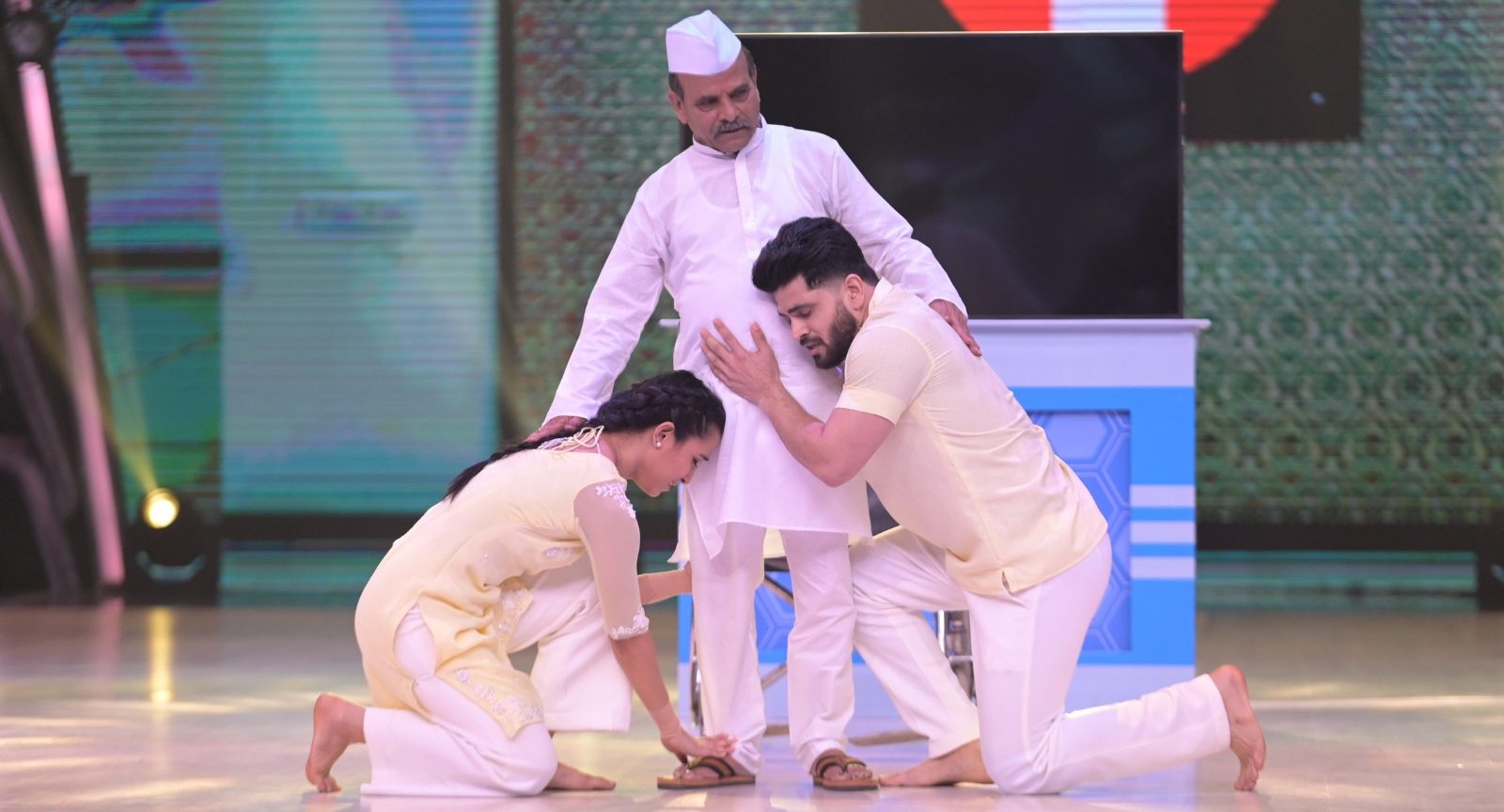 Shiv Thakare’s performance makes JDJ judge Arshad Warsi emotional!