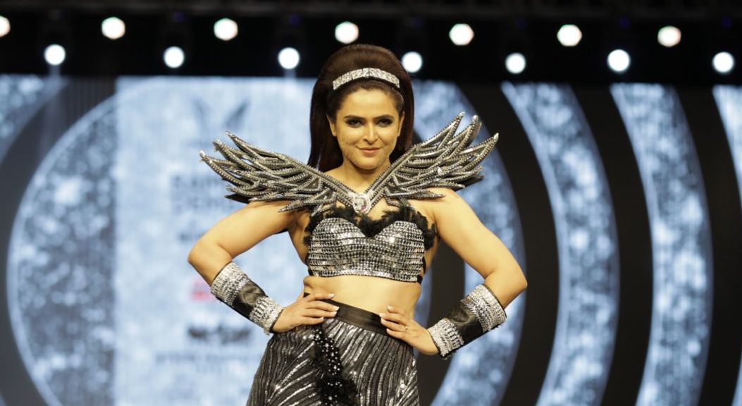 Madhurima Tuli rocks the ramp at the Mysore Fashion Week!