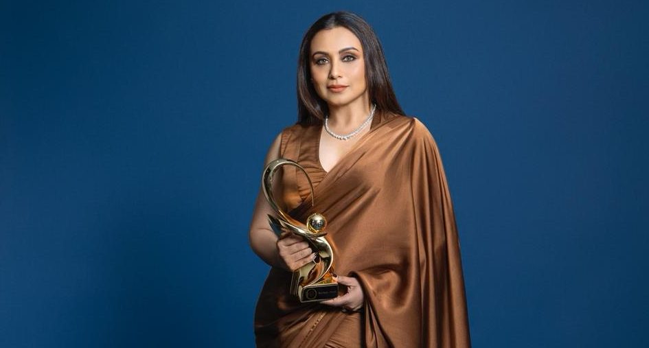 Rani Mukerji bags the Best Actress Award at the Zee Cine Awards!