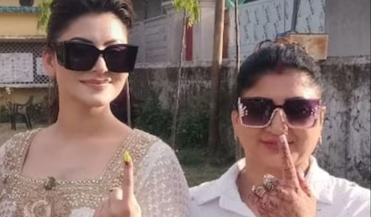 Like a responsible citizen, Urvashi Rautela cast her vote in her hometown, Uttarakhand!