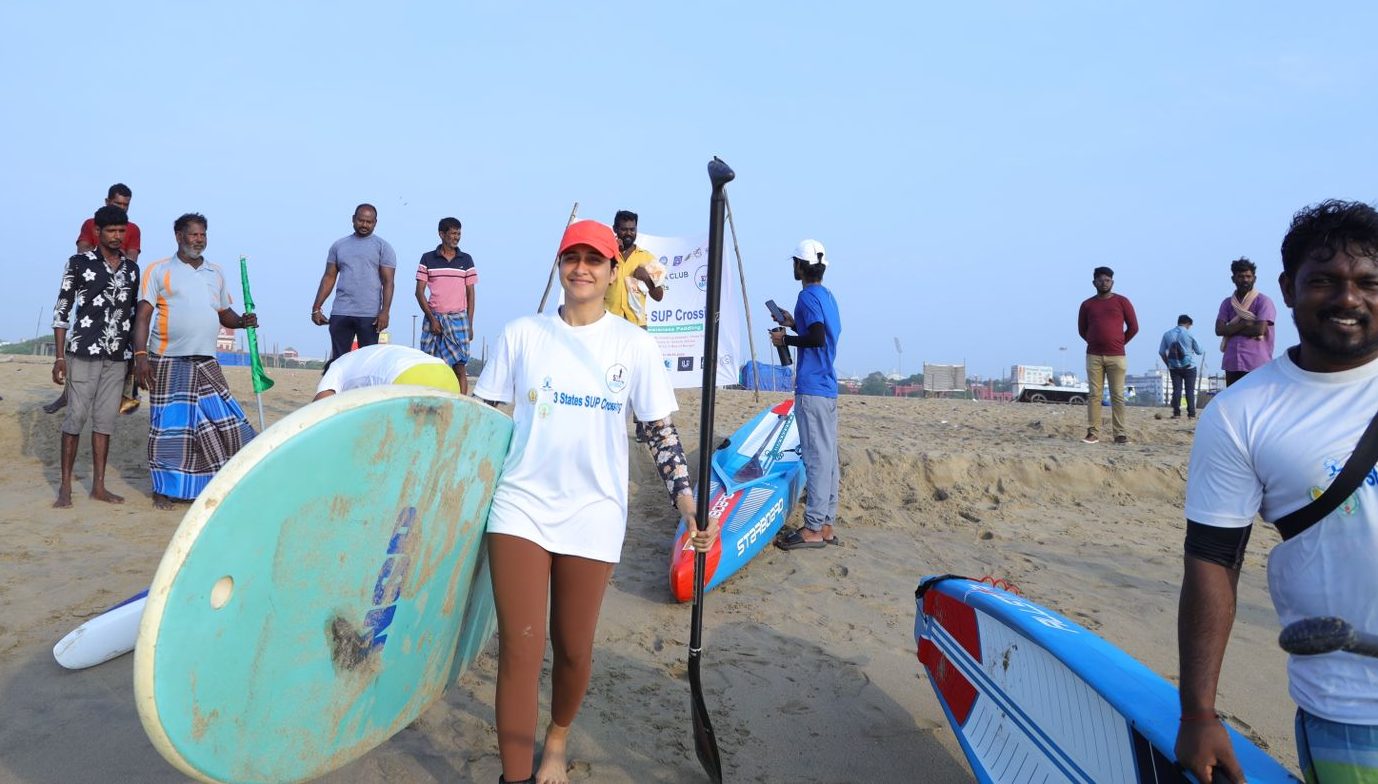 Regina Cassandra participates in a beach cleanup event!