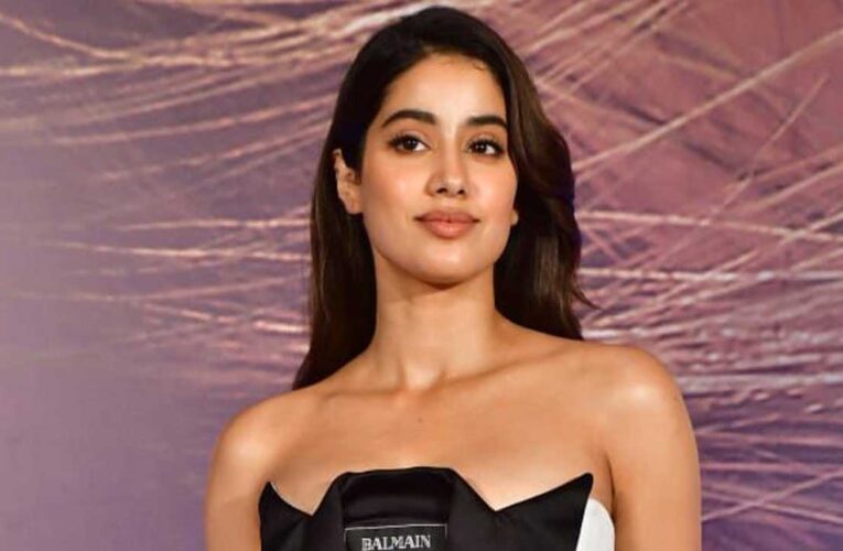 Janhvi Kapoor surprises her fans!